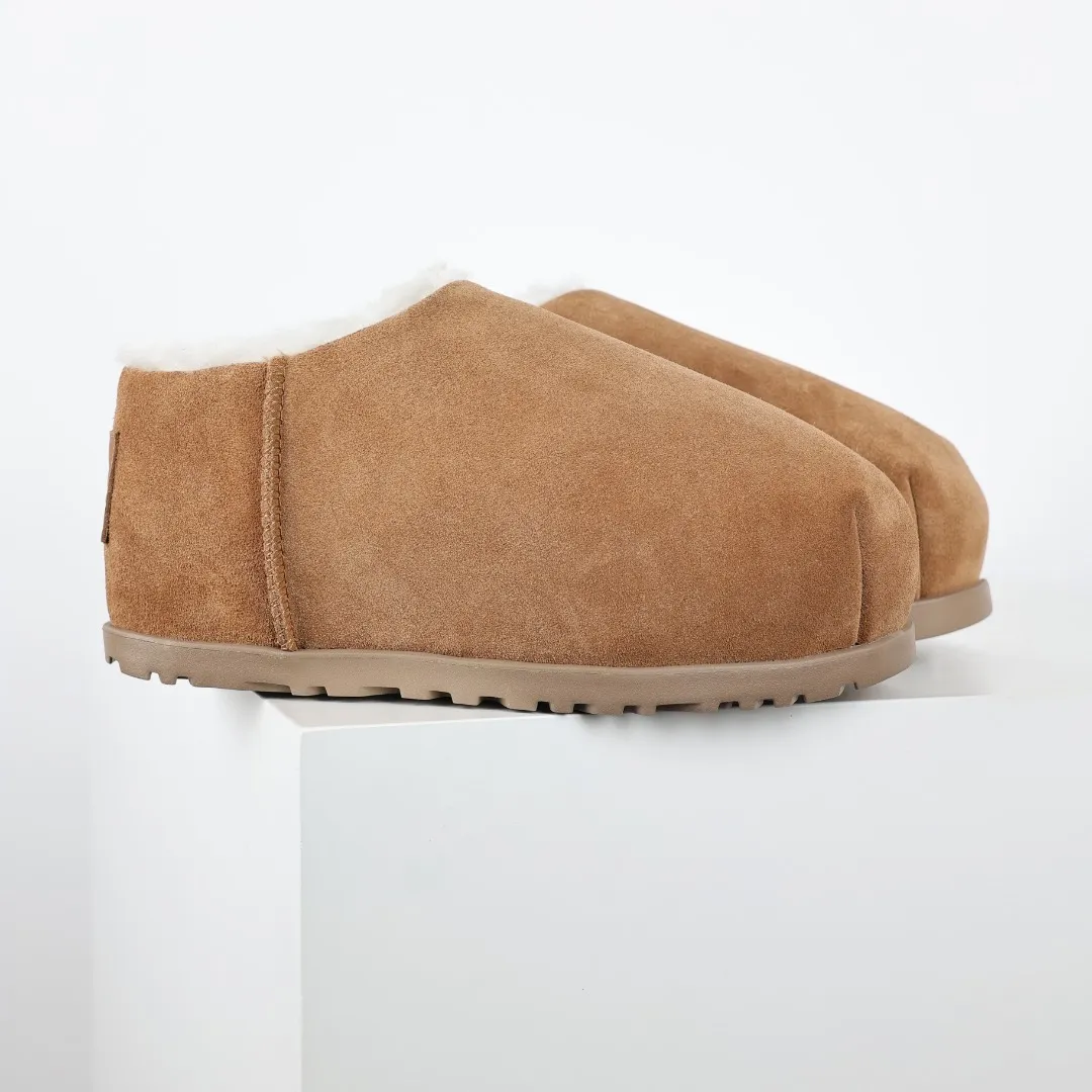 Pick up locally 💰660 Core recommended good price It is a very suitable choice for keeping warm in winter and at home. In the new year, uug has launched a series of styles, which are partial to the preferences of young consumers and have also moved to the forefront of fashion trends. Shoe body material Water-repellent coated suede upper 17mm UGGPURE™ implanted wool insole Lightweight non-slip comfortable rubber outsole With brand LOGO trademark Comes with a full set of packaging Size: 35 36 37 38 39 40